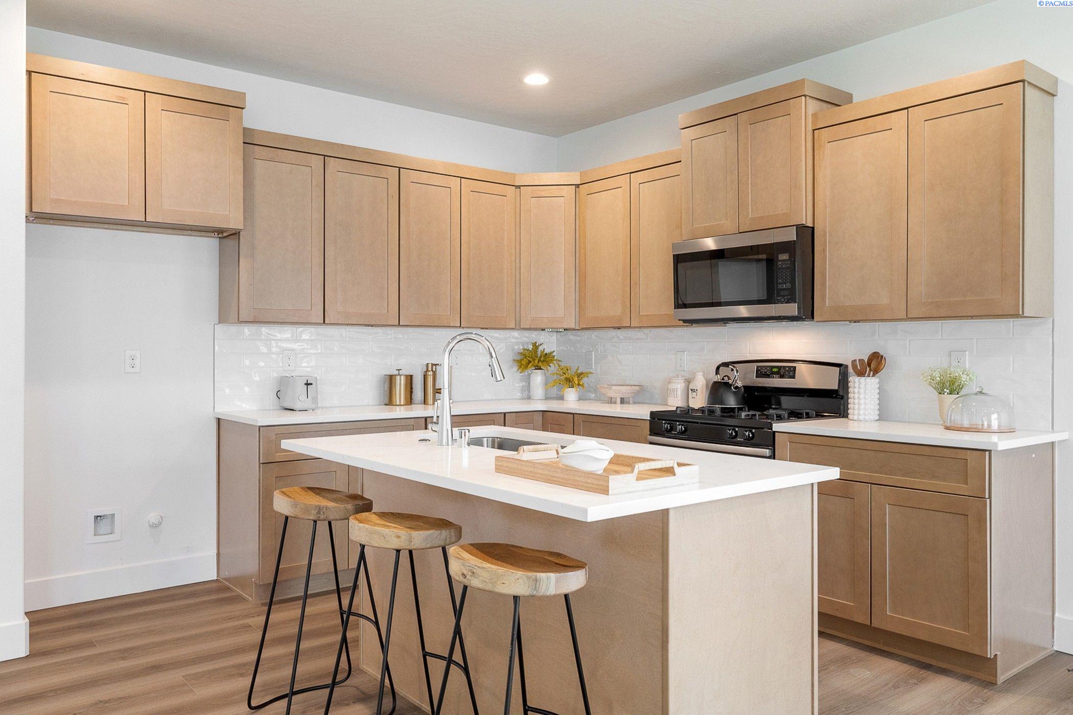 Kennewick, Washington, 99337, United States, 7 Bedrooms Bedrooms, ,Residential,For Sale,1949661