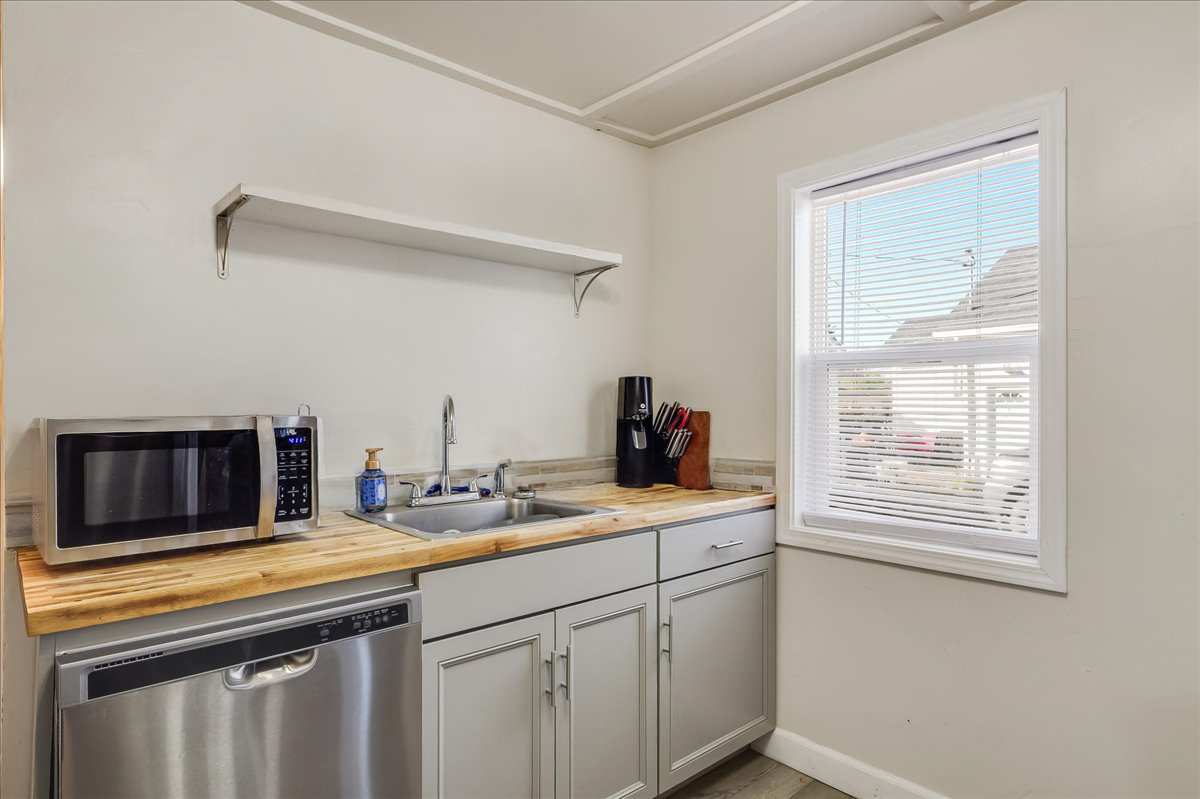 Cheyenne, Wyoming, 82001, United States, 4 Bedrooms Bedrooms, ,4 BathroomsBathrooms,Residential,For Sale,1978140