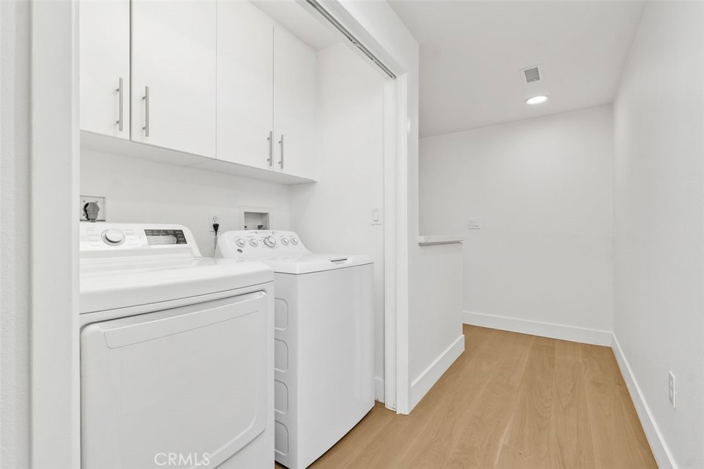 Long Beach, California, 90802, United States, 3 Bedrooms Bedrooms, ,3 BathroomsBathrooms,Residential,For Sale,2002105