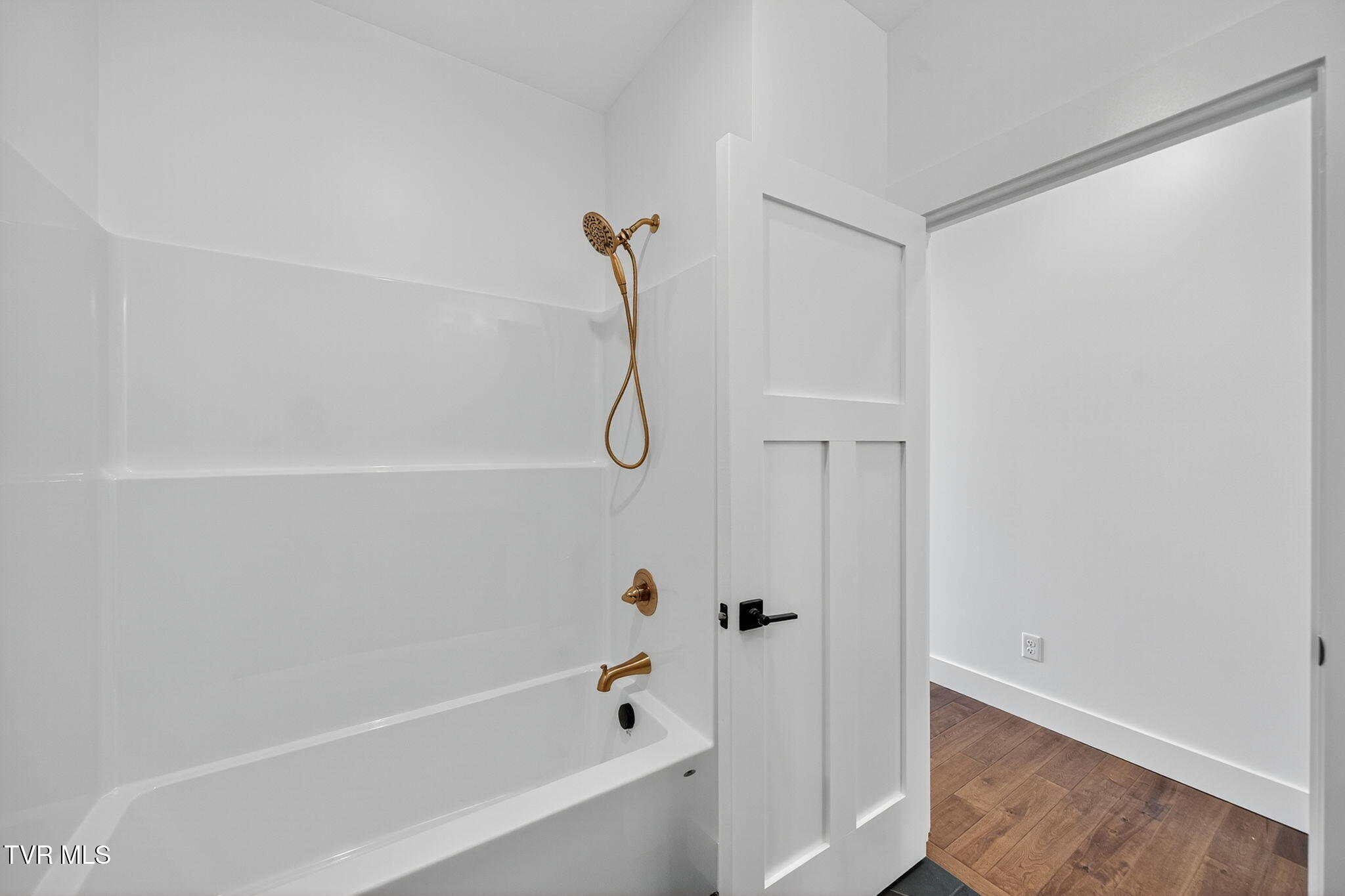 Greeneville, Tennessee, 37745, United States, 3 Bedrooms Bedrooms, ,2 BathroomsBathrooms,Residential,For Sale,1923218