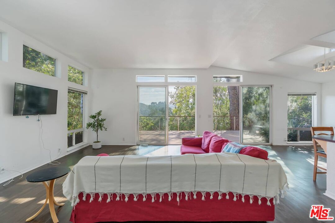 Calabasas, California, 91302, United States, 3 Bedrooms Bedrooms, ,2 BathroomsBathrooms,Residential,For Sale,2002954