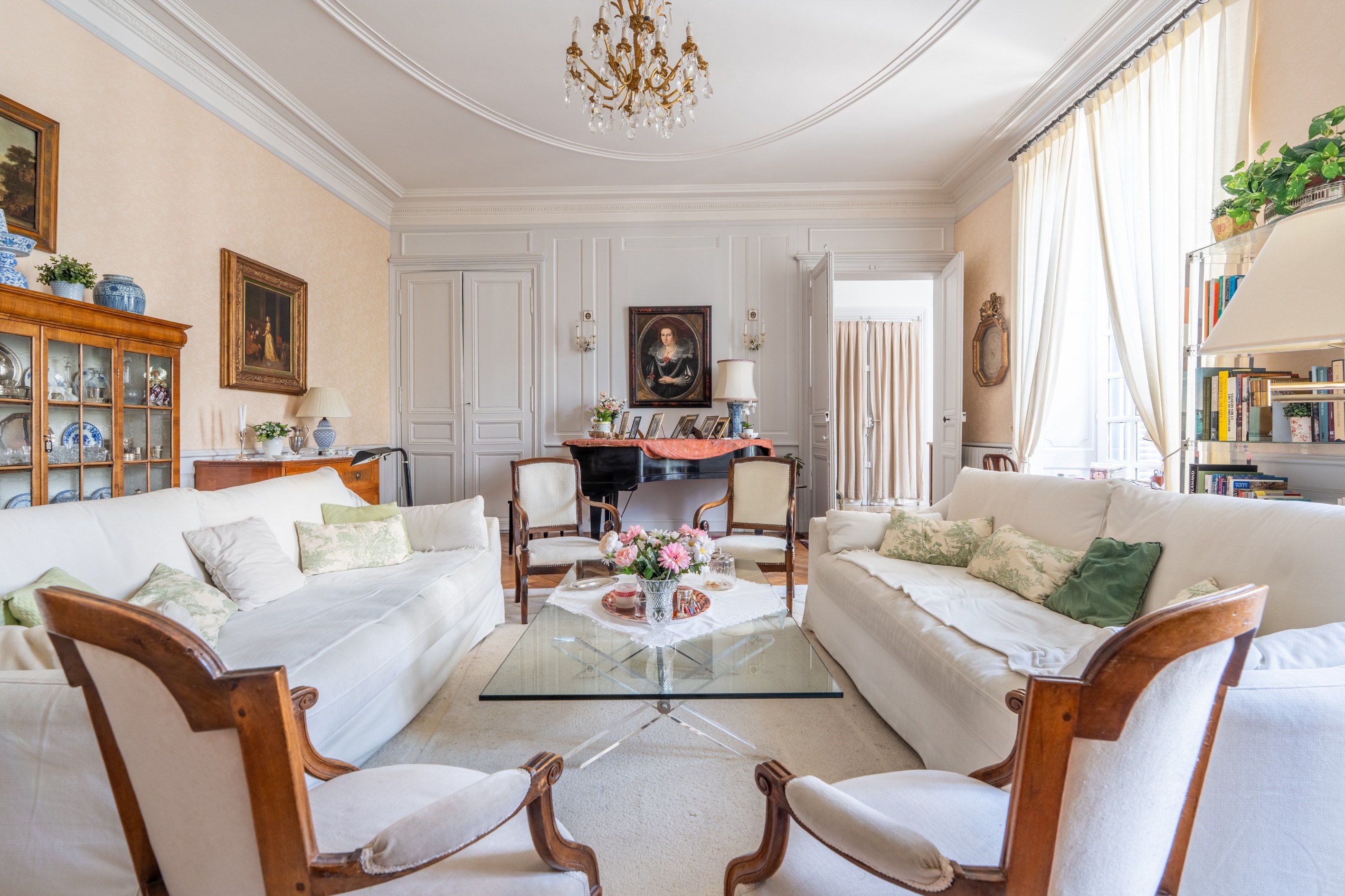  Live History in One of the Most Soulful Private Mansions in the Heart of Tours - 物件實景