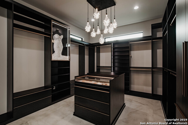 Victoria, Texas, 77904, United States, 4 Bedrooms Bedrooms, ,5 BathroomsBathrooms,Residential,For Sale,1997014