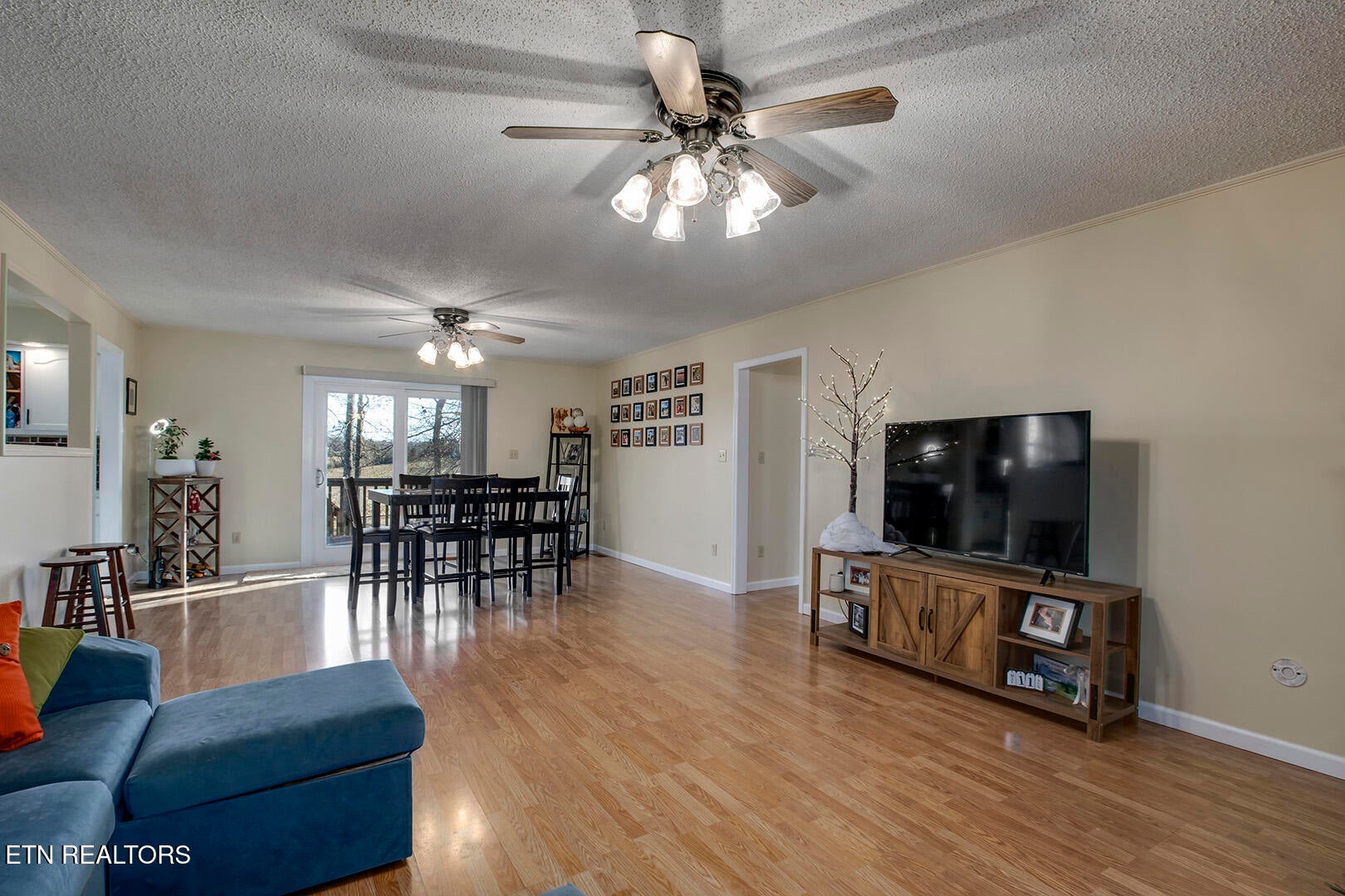 Loudon, Tennessee, 37774, United States, 3 Bedrooms Bedrooms, ,3 BathroomsBathrooms,Residential,For Sale,2013606