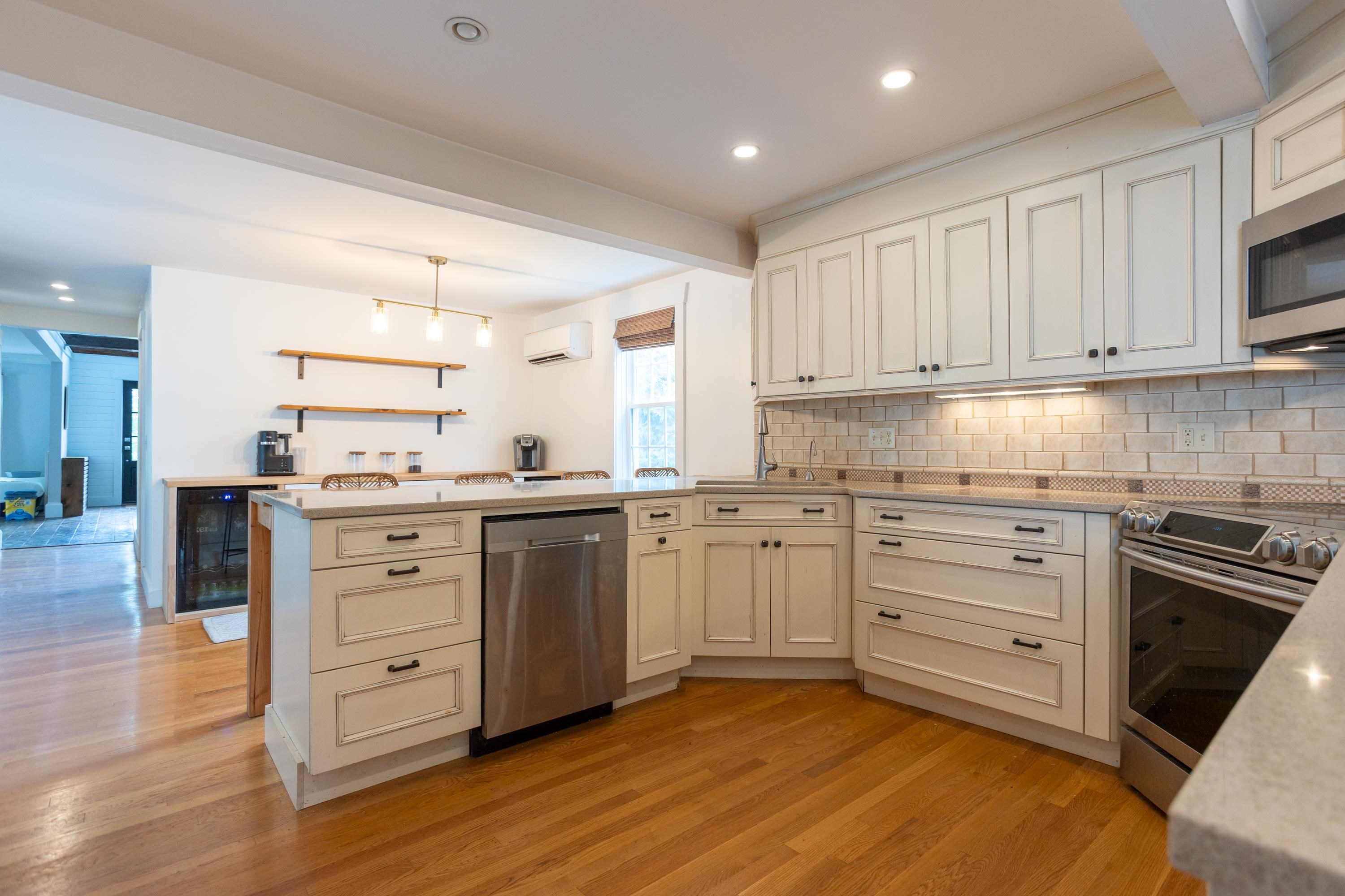 Hollis, New Hampshire, 03049, United States, 4 Bedrooms Bedrooms, ,4 BathroomsBathrooms,Residential,For Sale,1895545