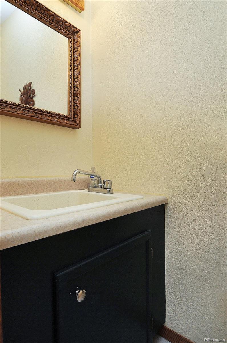 Howard, Colorado, 81233, United States, 4 Bedrooms Bedrooms, ,1 BathroomBathrooms,Residential,For Sale,1921674