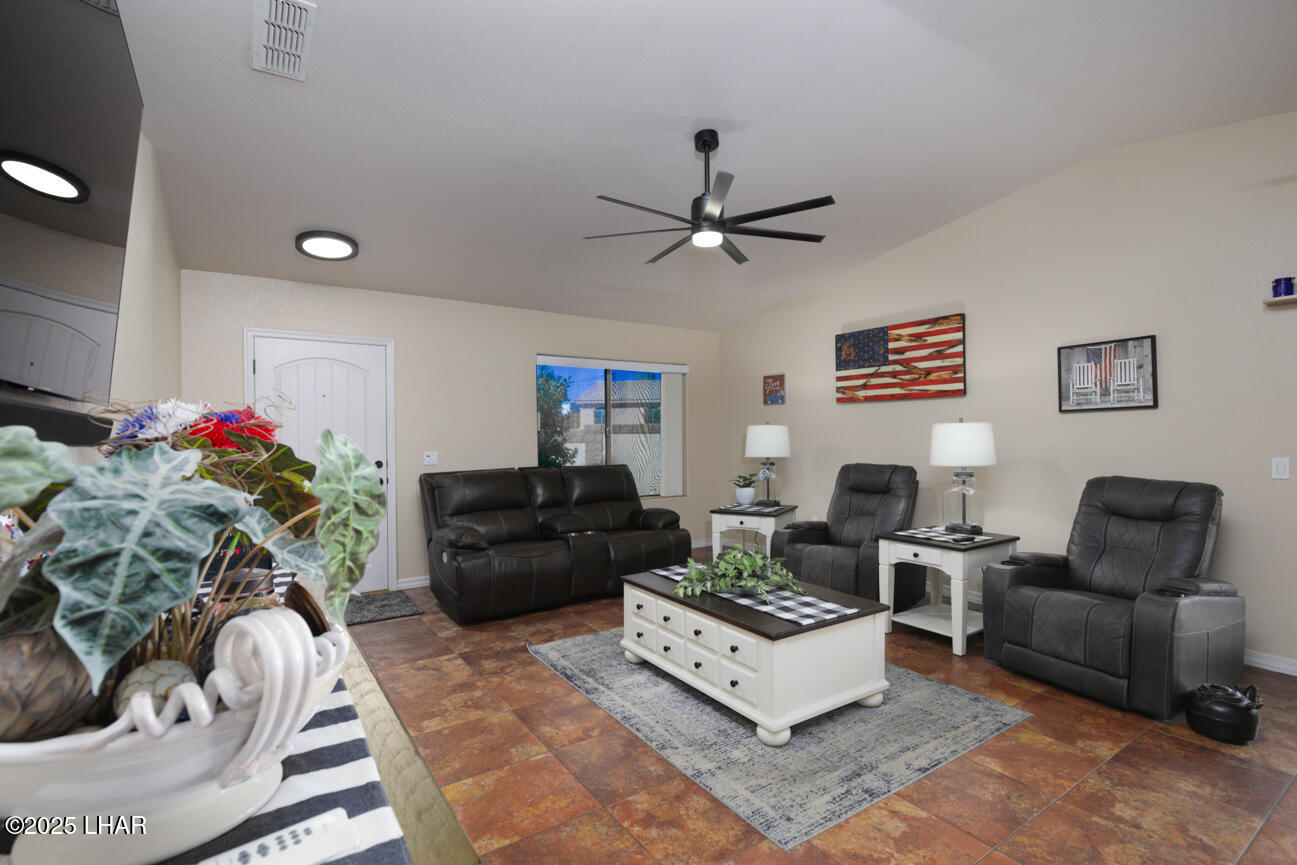 Lake Havasu City, Arizona, 86403, United States, 3 Bedrooms Bedrooms, ,2 BathroomsBathrooms,Residential,For Sale,1990942