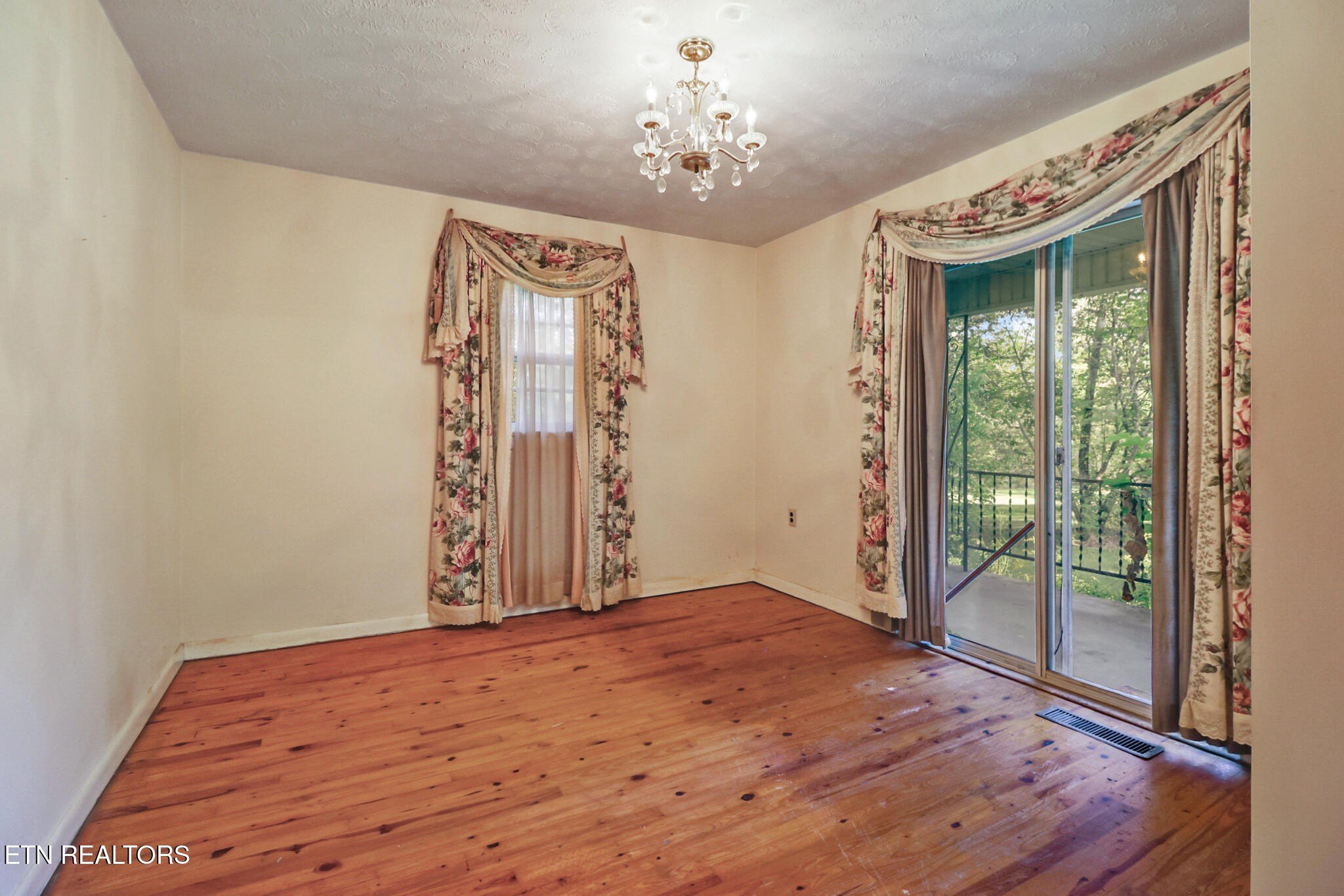 Crossville, Tennessee, 38555, United States, 2 Bedrooms Bedrooms, ,1 BathroomBathrooms,Residential,For Sale,1982388