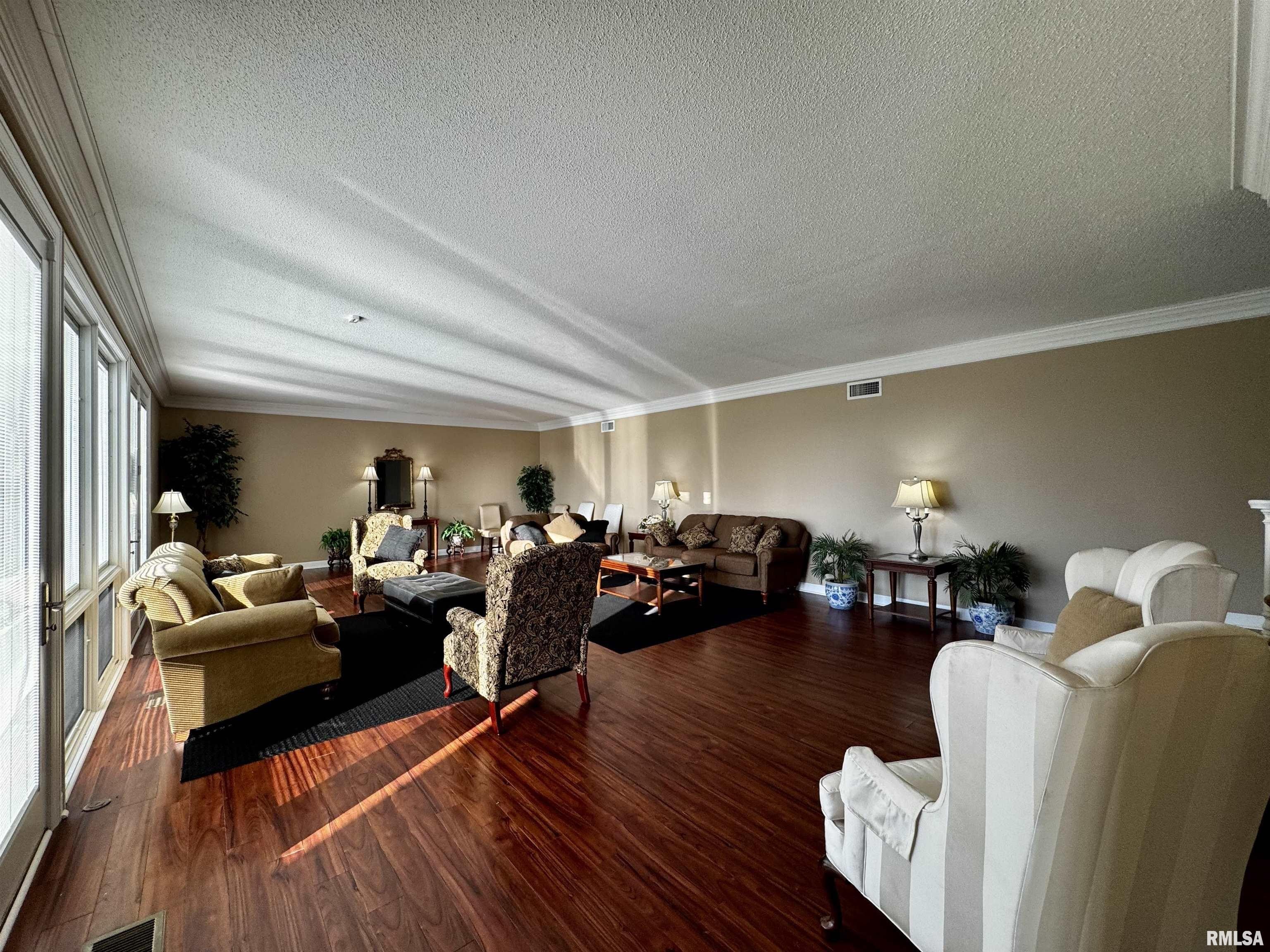 Macomb, Illinois, 61455, United States, 4 Bedrooms Bedrooms, ,6 BathroomsBathrooms,Residential,For Sale,1976758