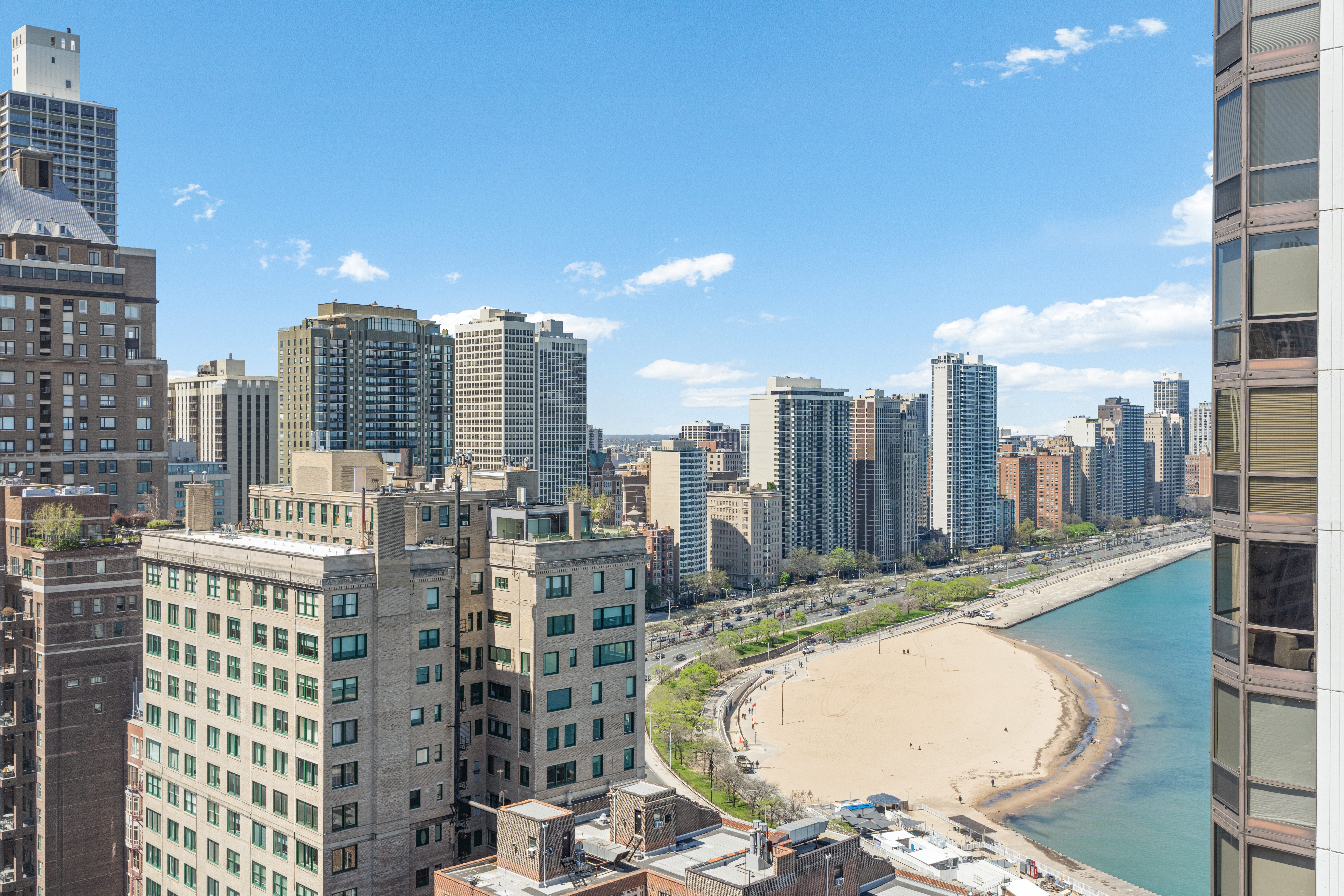 Perched High Above Lake Shore Drive - 物件實景