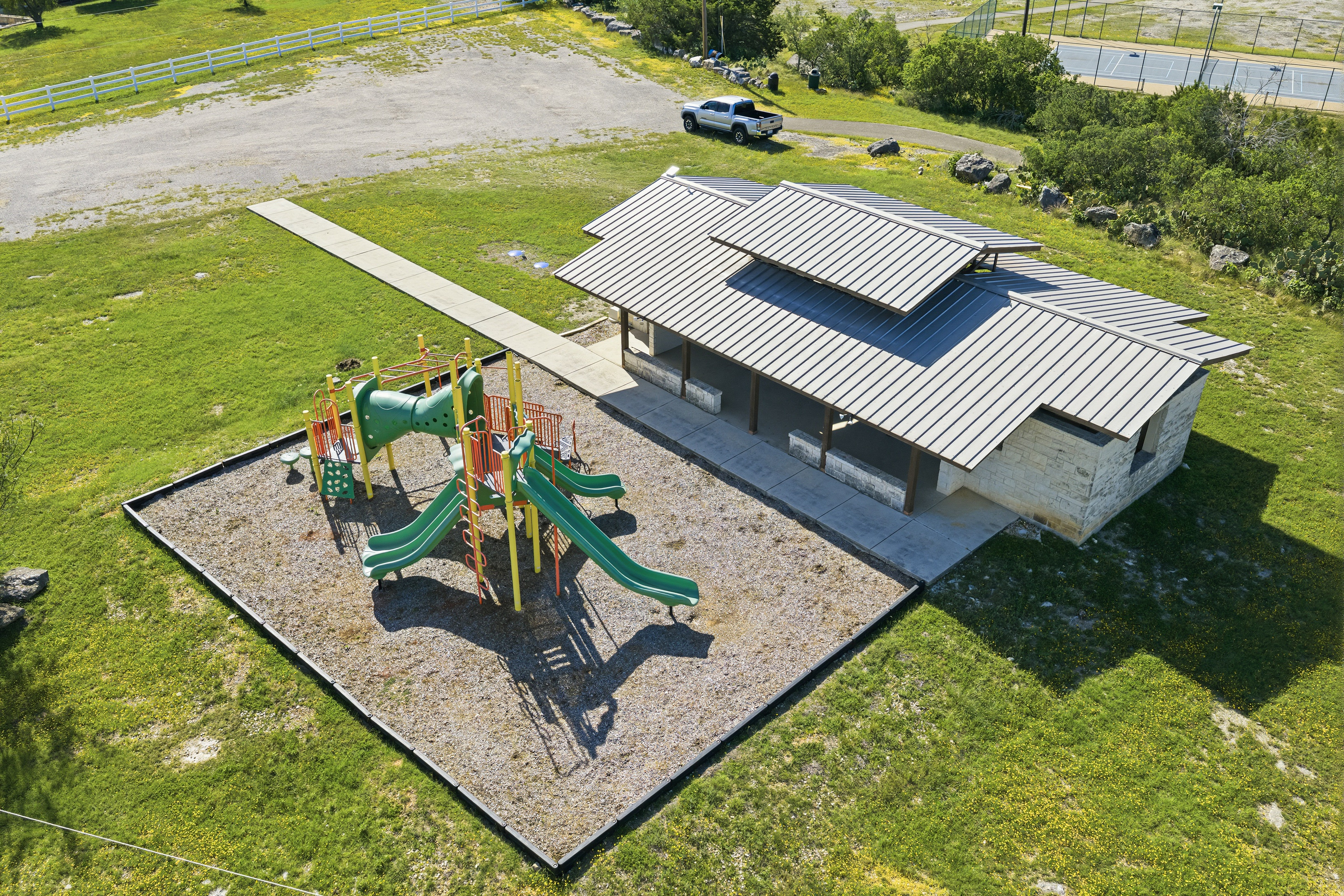  Stunning Custom Home with Expansive Outdoor Entertaining - 物件實景