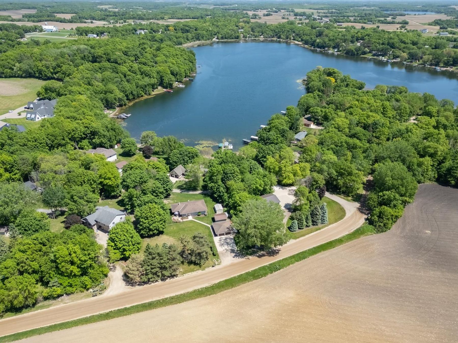  Beautifully Maintained Living with Maple Lake Views - 物件實景