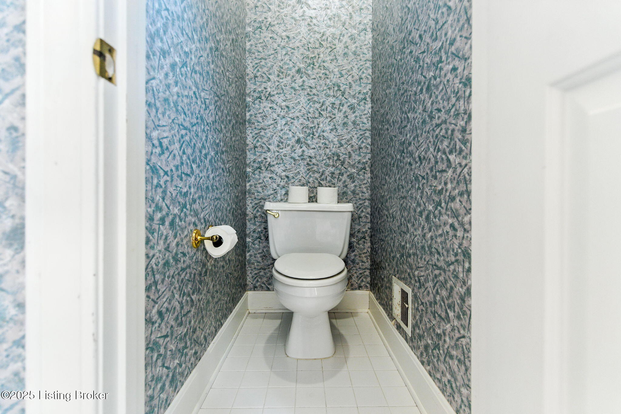 Prospect, Kentucky, 40059, United States, 4 Bedrooms Bedrooms, ,4 BathroomsBathrooms,Residential,For Sale,1941807