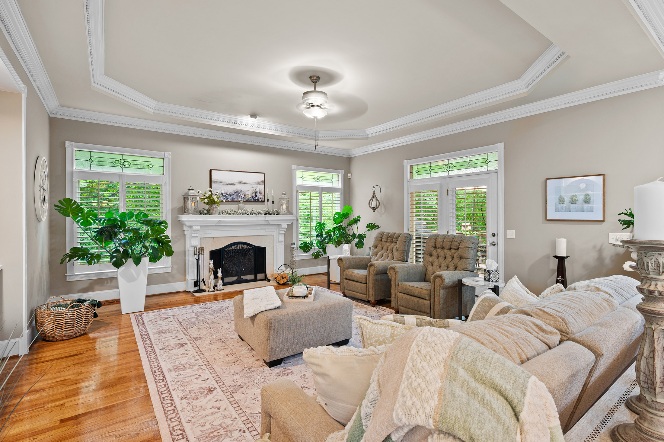  European-inspired Estate Tucked on Nearly Two Acres on Quiet Cul-de-sac - 物件實景