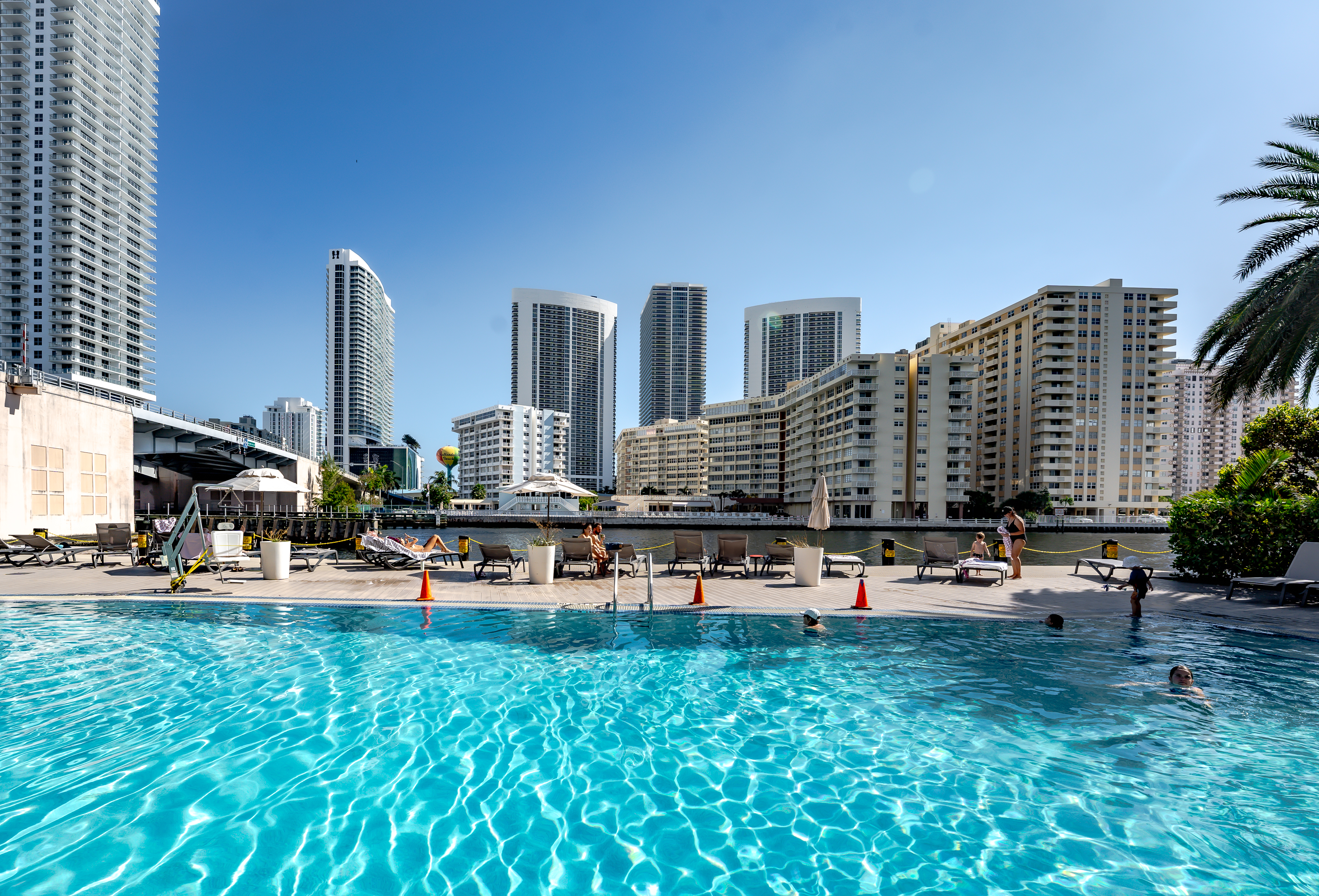  2602 E Hallandale Beach Blvd, Hallandale Beach, FL, 33009 - 物件實景