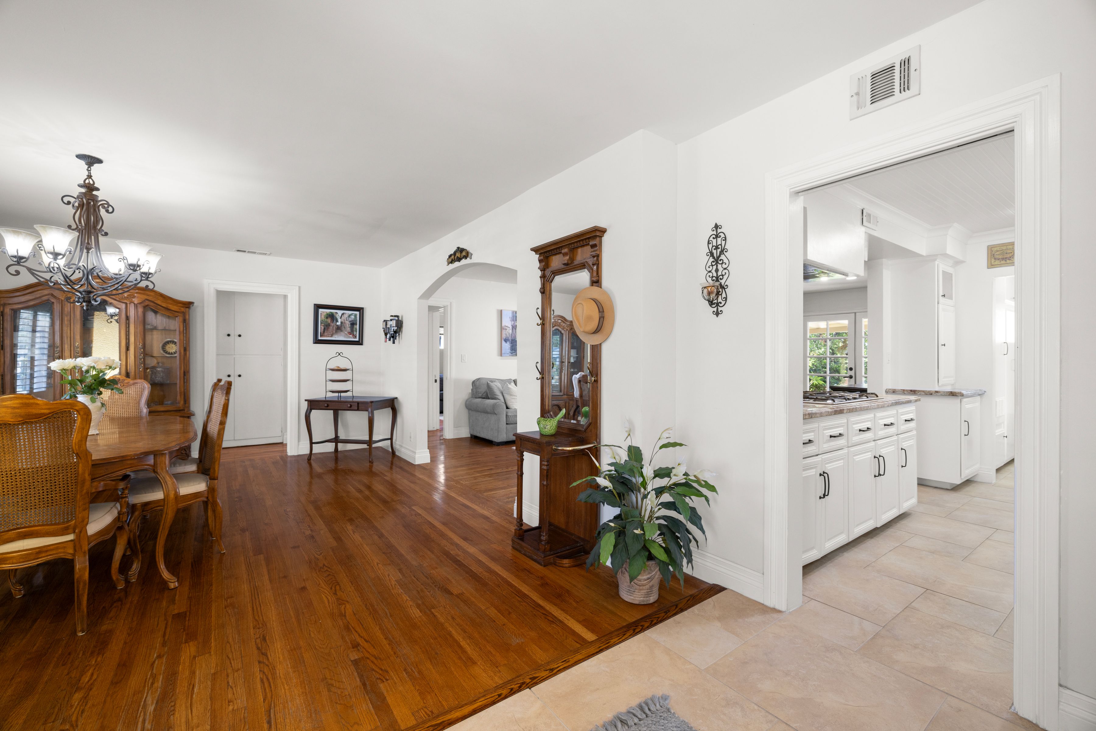  17630 Kittridge Street - 物件實景