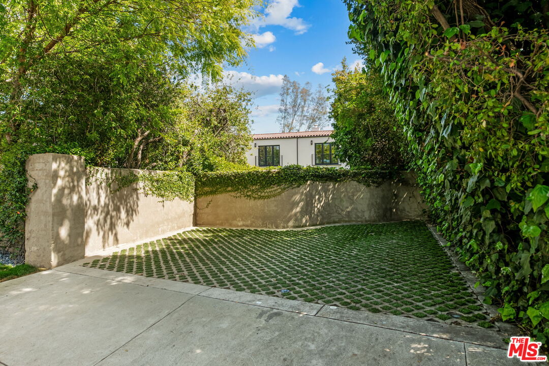 Los Angeles, California, 90077, United States, 5 Bedrooms Bedrooms, ,7 BathroomsBathrooms,Residential,For Sale,1768460