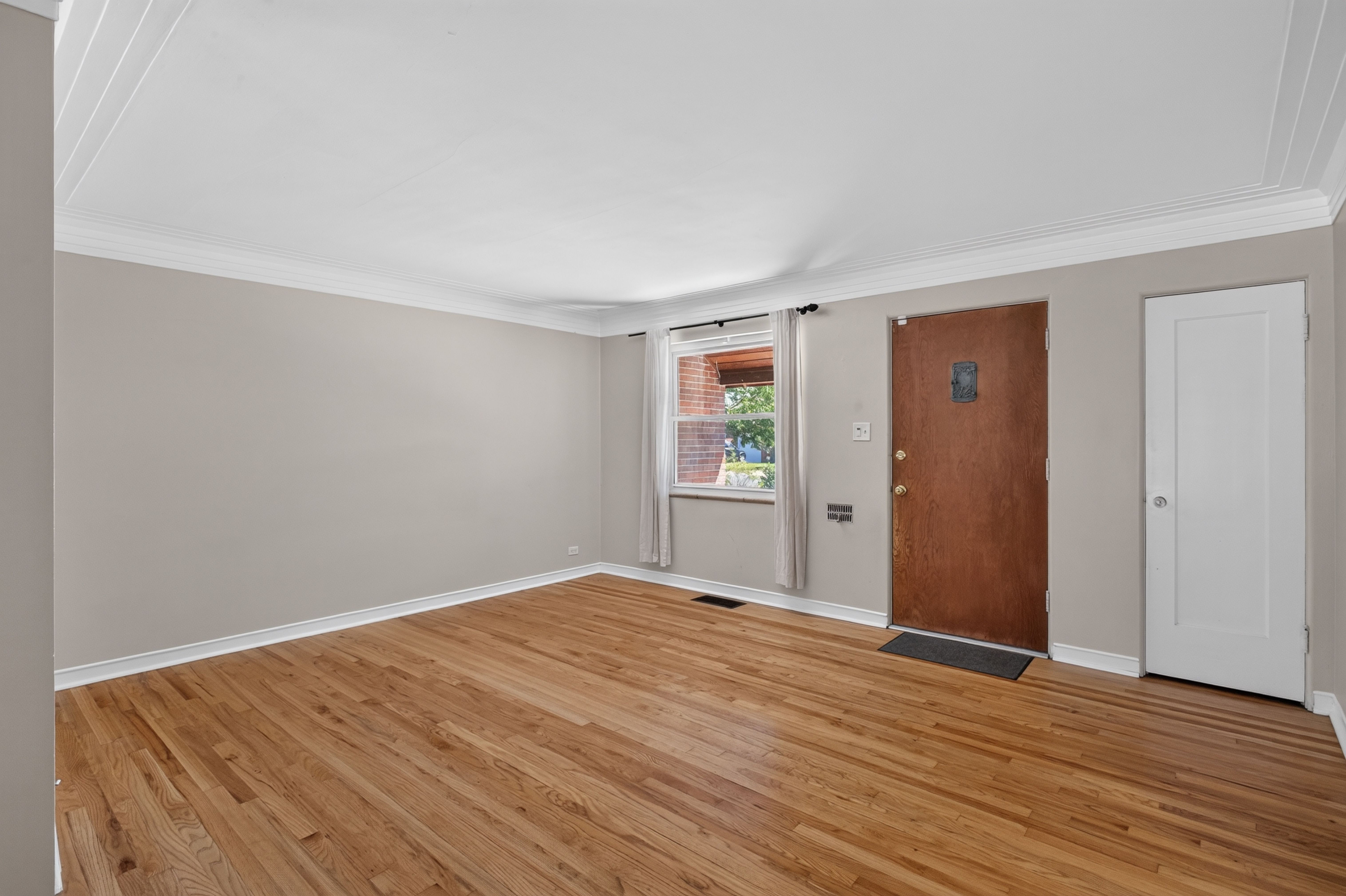  Charming Mayfair Home with Private Backyard Patio & Tree-Lined Charm - 物件實景