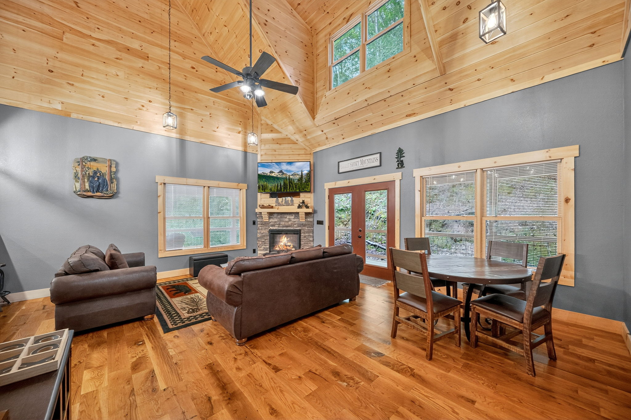 Sevierville, Tennessee, 37862, United States, 4 Bedrooms Bedrooms, ,6 BathroomsBathrooms,Residential,For Sale,1982838