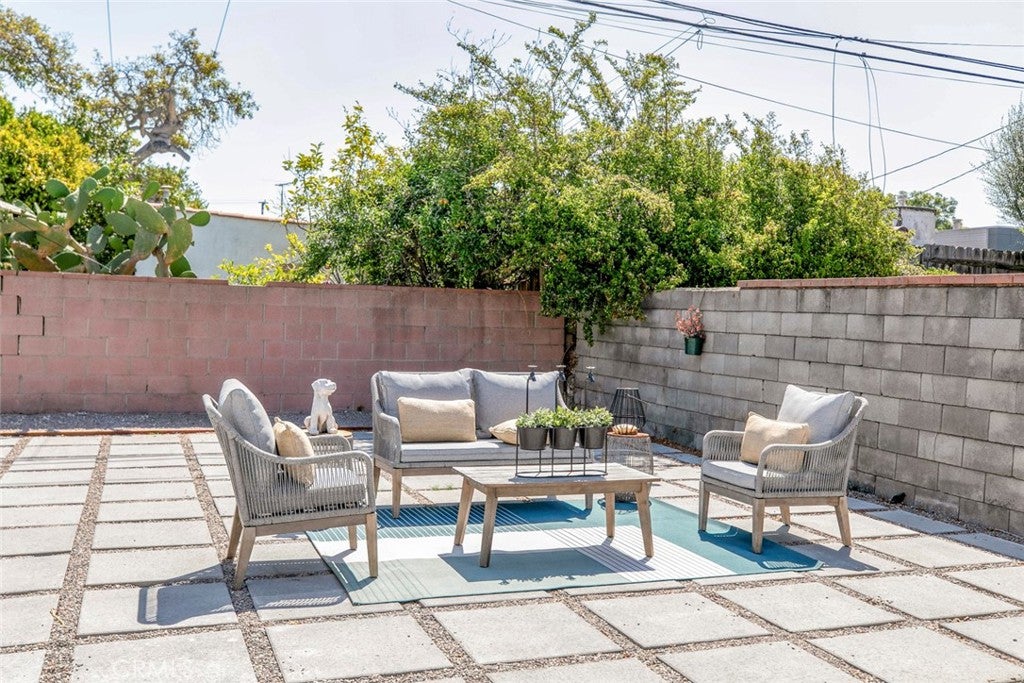 Los Angeles, California, 90066, United States, 3 Bedrooms Bedrooms, ,1 BathroomBathrooms,Residential,For Sale,1938749
