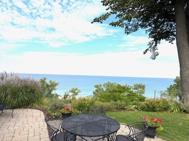St. Joseph, Michigan, 49085, United States, 2 Bedrooms Bedrooms, ,4 BathroomsBathrooms,Residential,For Sale,1949511