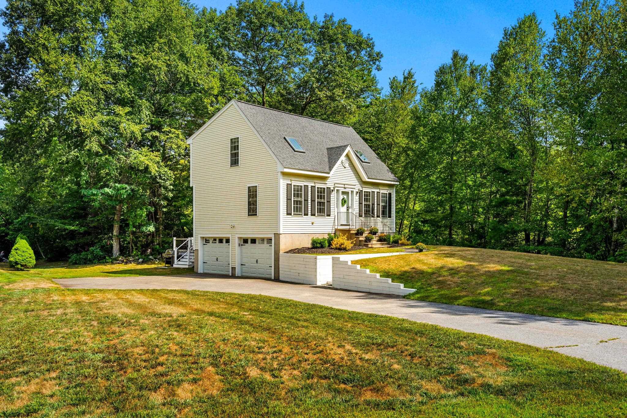 Derry, New Hampshire, 03038, United States, 3 Bedrooms Bedrooms, ,2 BathroomsBathrooms,Residential,For Sale,1927202