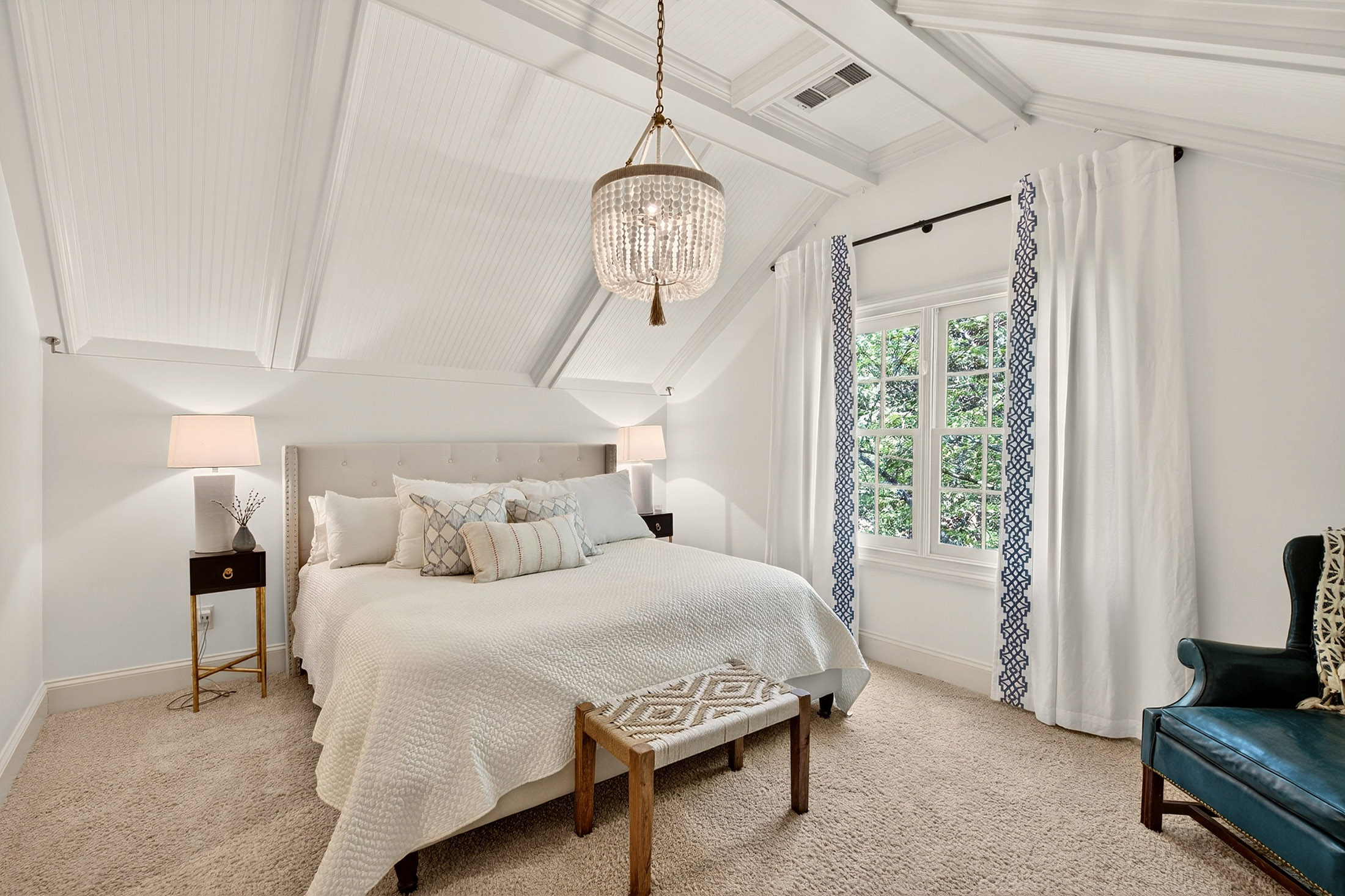  Exceptional Estate with Pool Nestled on 2+/- Private Acres Near Chastain Park - 物件實景