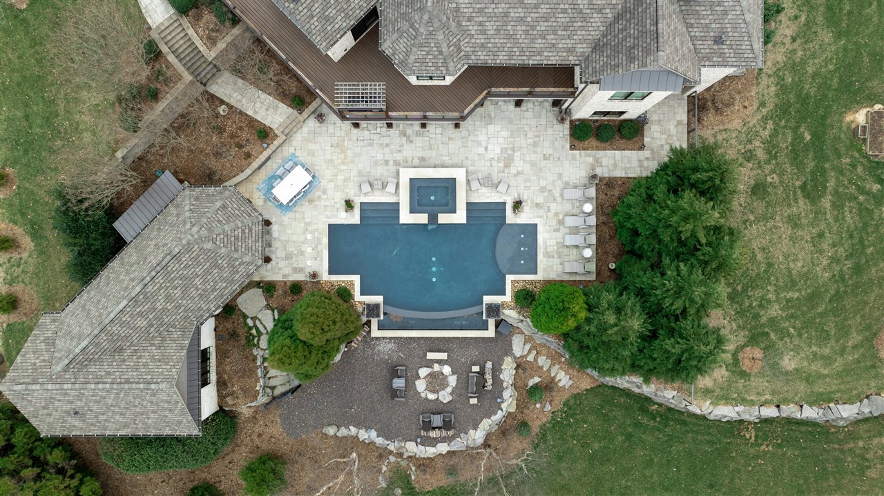 Bowling Green, Kentucky, 42103, United States, 5 Bedrooms Bedrooms, ,5 BathroomsBathrooms,Residential,For Sale,1986458