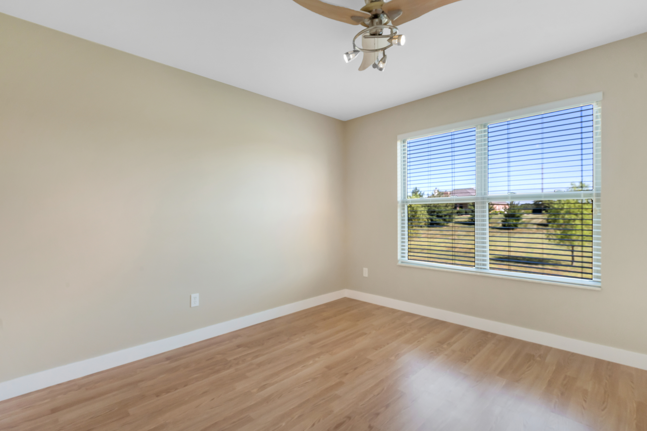 Waterloo, Illinois, 62298, United States, 5 Bedrooms Bedrooms, ,4 BathroomsBathrooms,Residential,For Sale,1978838