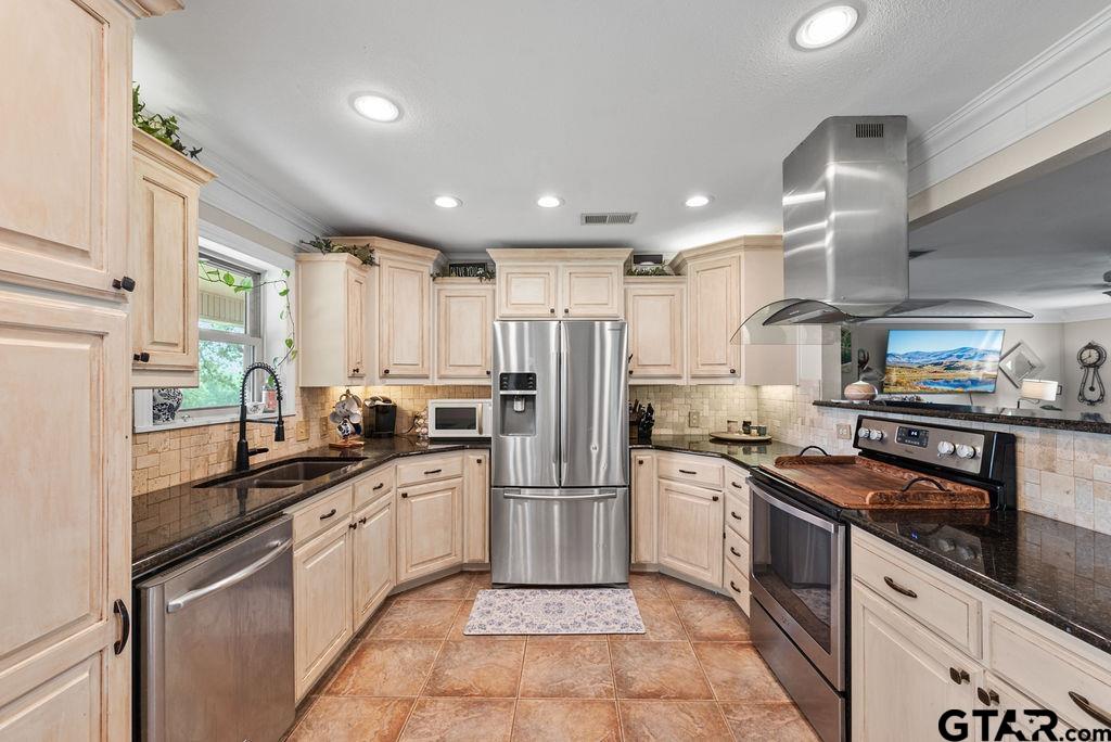 Mineola, Texas, 75773, United States, 4 Bedrooms Bedrooms, ,3 BathroomsBathrooms,Residential,For Sale,1961567