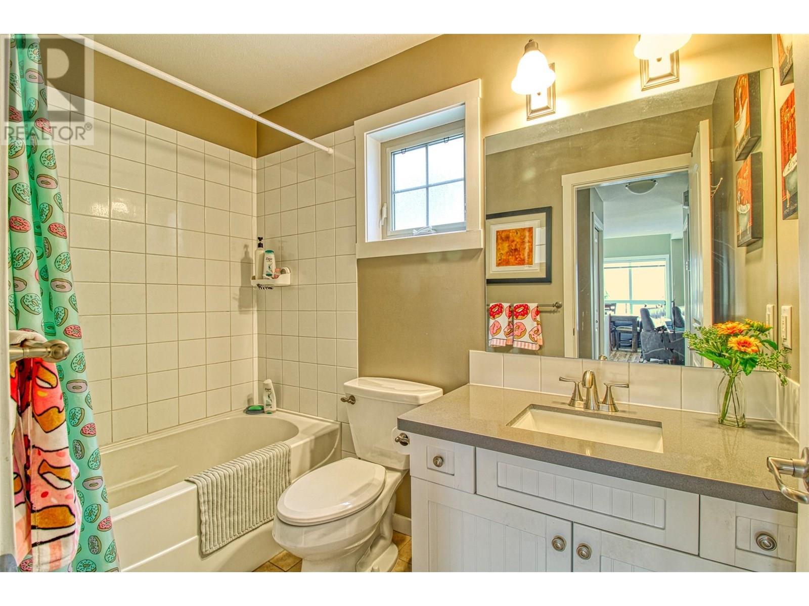 KELOWNA, British Columbia, V1Z 3R8, CA, 3 Bedrooms Bedrooms, ,2 BathroomsBathrooms,Residential,For Sale,1892697