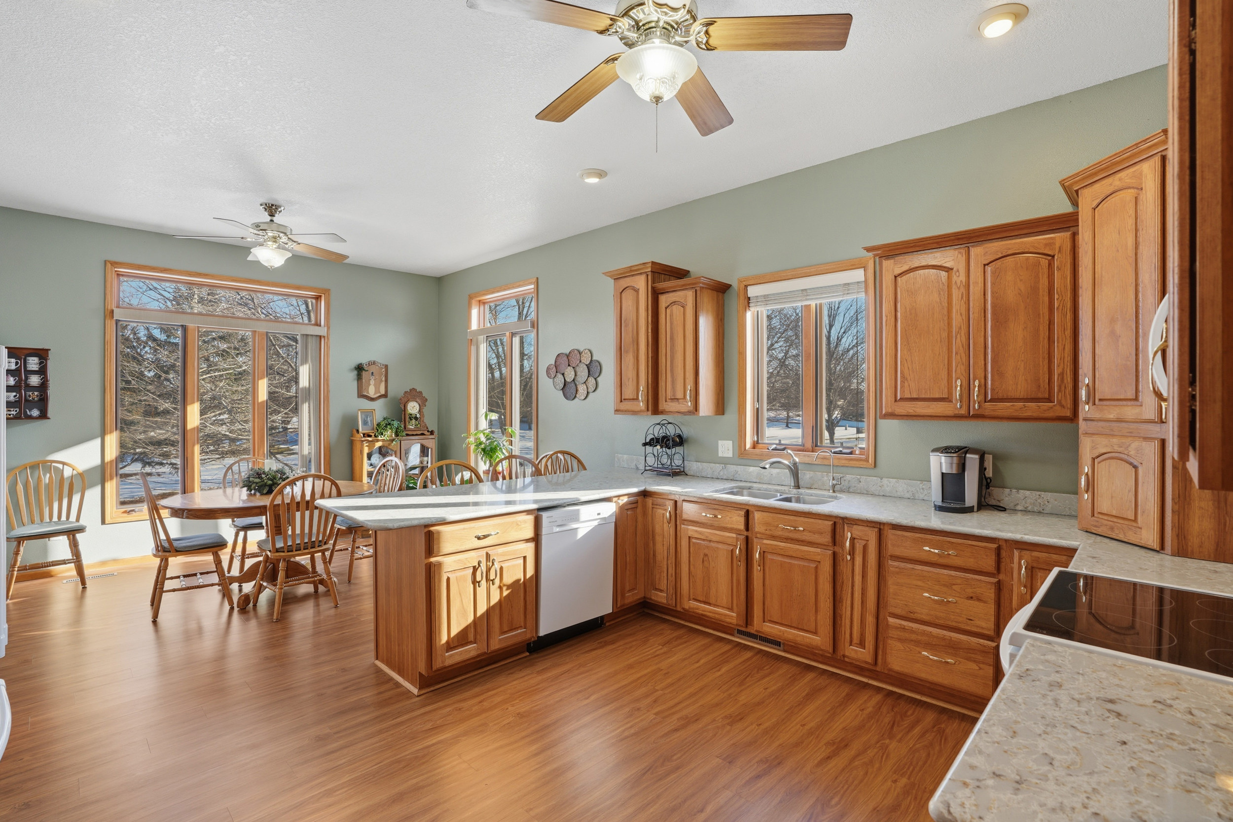 Washington, Iowa, 52353, United States, 5 Bedrooms Bedrooms, ,3 BathroomsBathrooms,Residential,For Sale,2008132