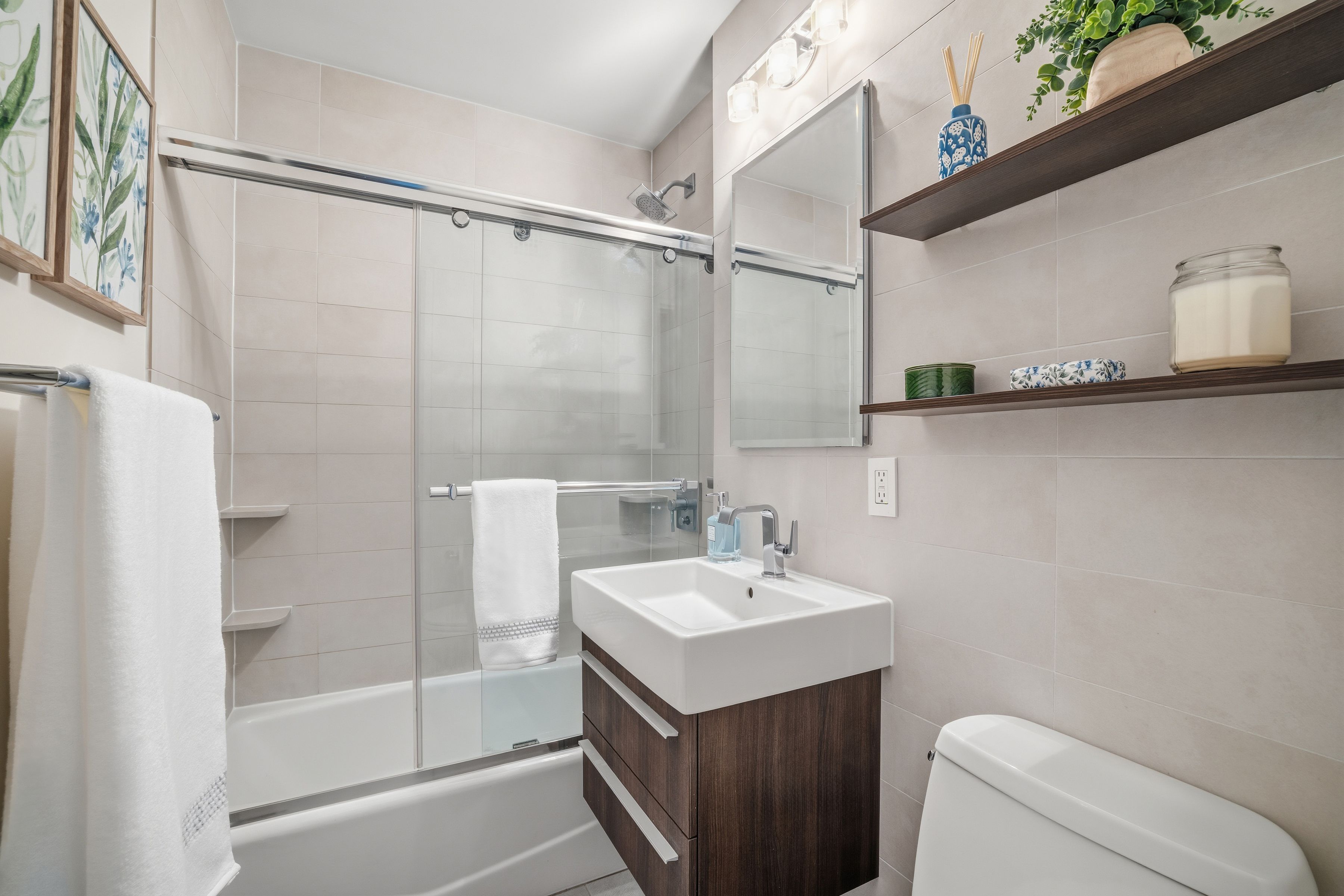  Mint Bright Elegant 2 Bed/1 Bath with W/D - 物件實景