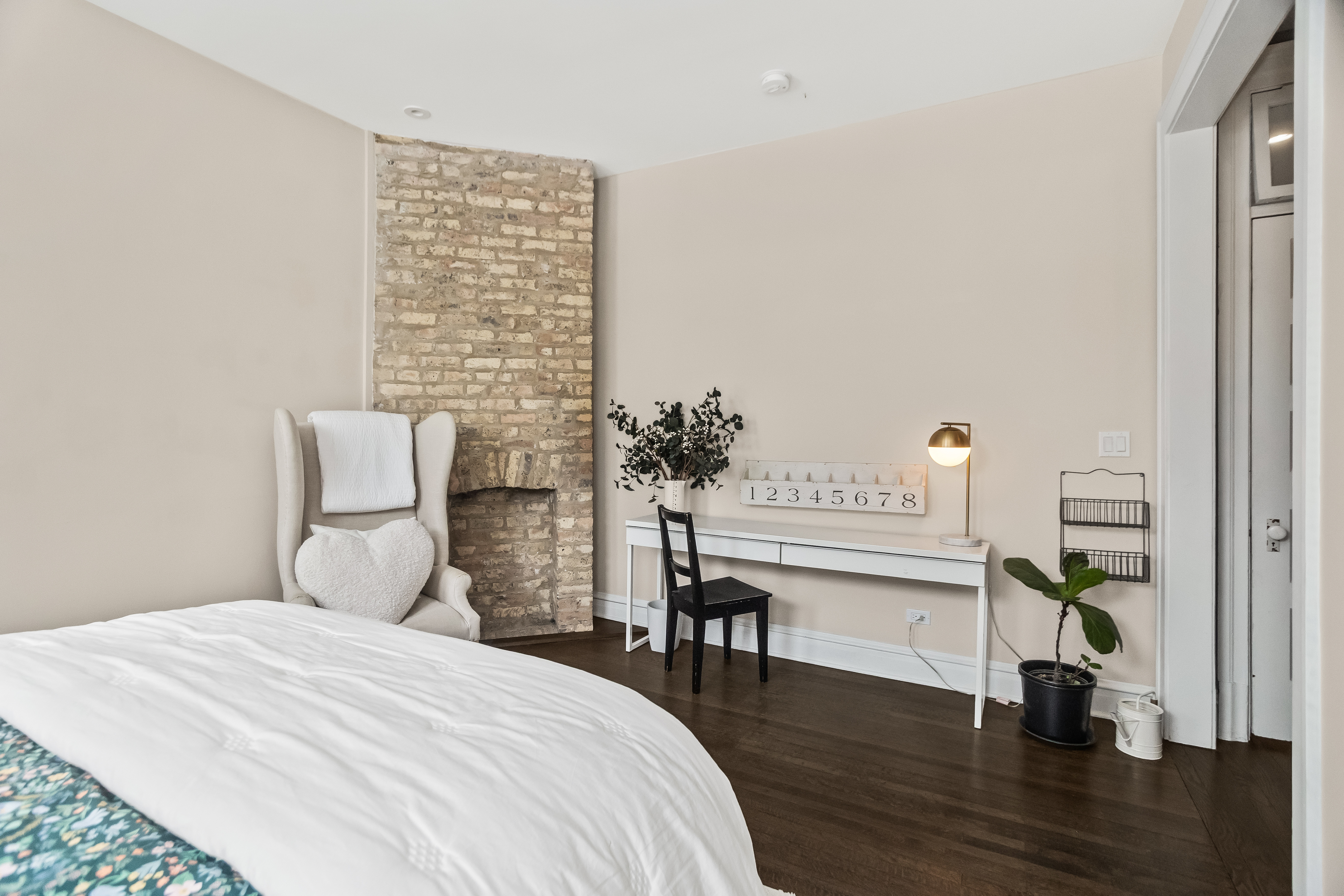  A Rare Opportunity to Own a Historic Home - 物件實景