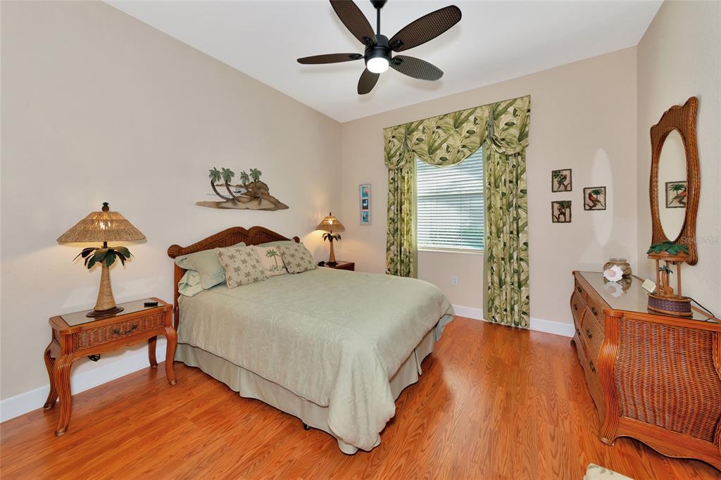 Bradenton, Florida, 34212, United States, 3 Bedrooms Bedrooms, ,3 BathroomsBathrooms,Residential,For Sale,1989547