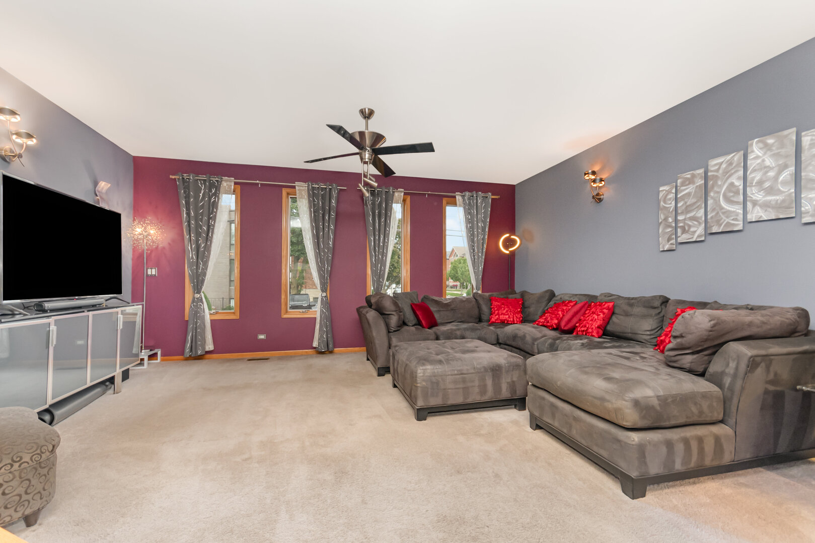Chicago, Illinois, 60609, United States, 3 Bedrooms Bedrooms, ,3 BathroomsBathrooms,Residential,For Sale,1941639