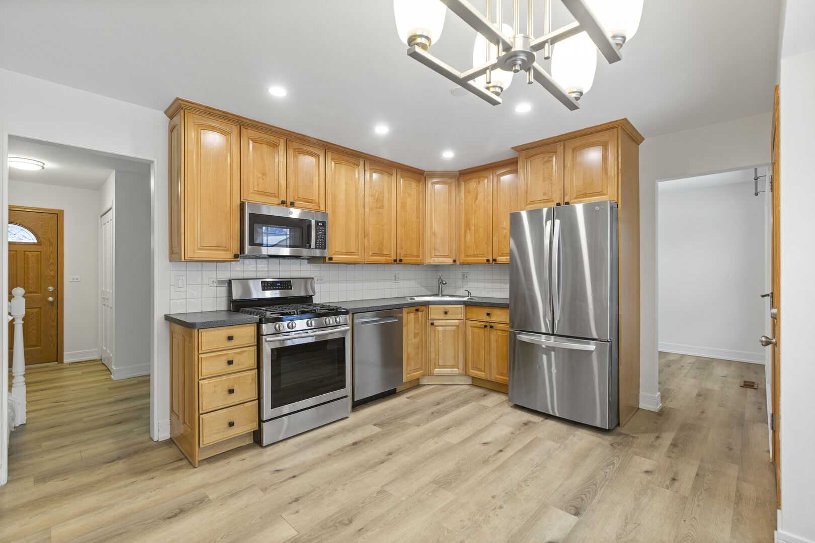 Arlington Heights, Illinois, 60004, United States, 3 Bedrooms Bedrooms, ,2 BathroomsBathrooms,Residential,For Sale,2000962