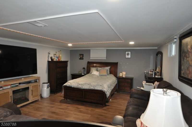 Burlington, Springfield Township`, New Jersey, 07081, United States, 4 Bedrooms Bedrooms, ,3 BathroomsBathrooms,Residential,For Sale,1979460