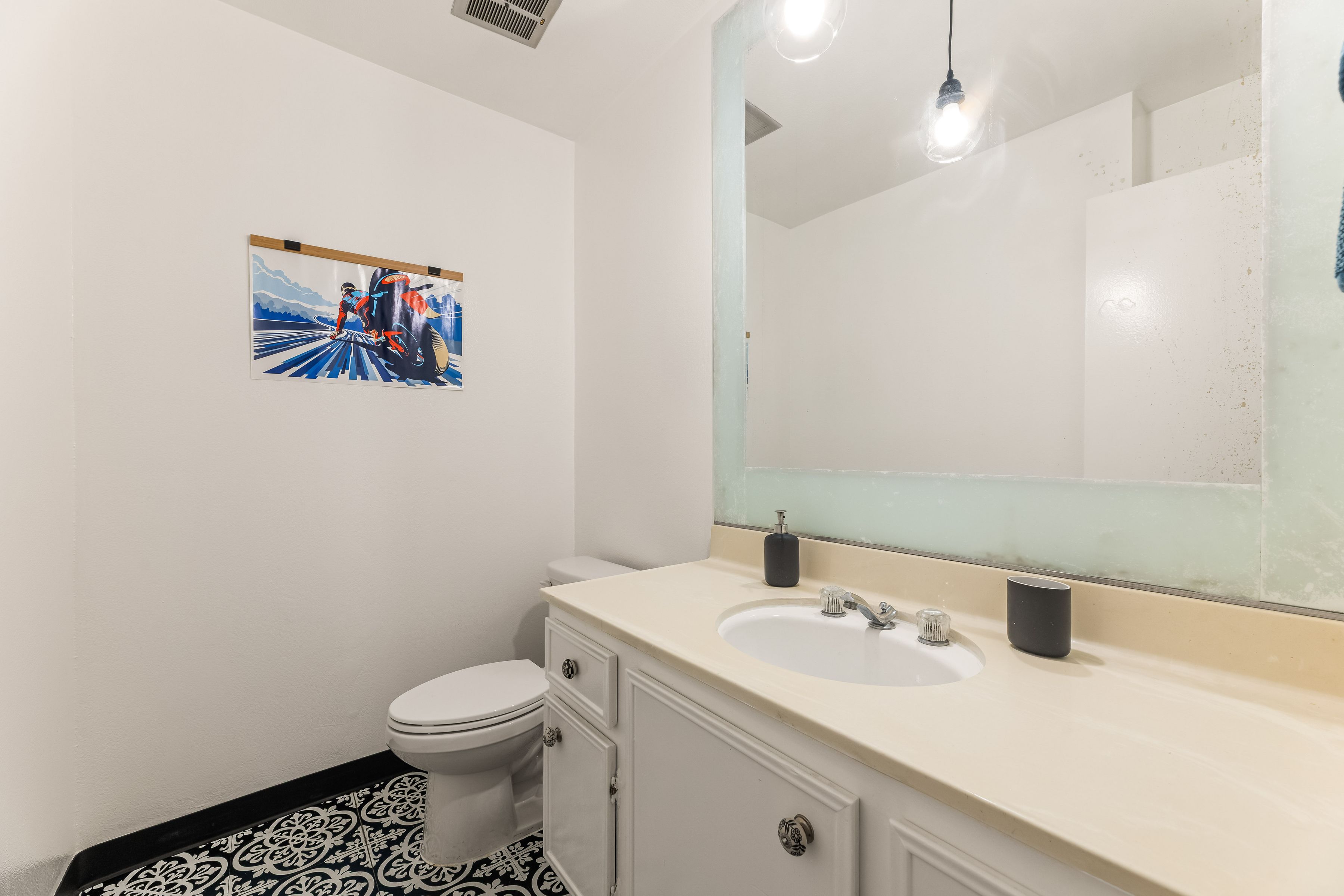  2320 S Bentley Ave - 物件實景