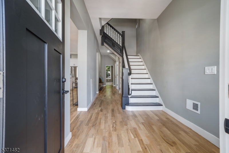 Newark City, New Jersey, 07103, United States, 6 Bedrooms Bedrooms, ,3 BathroomsBathrooms,Residential,For Sale,2002915