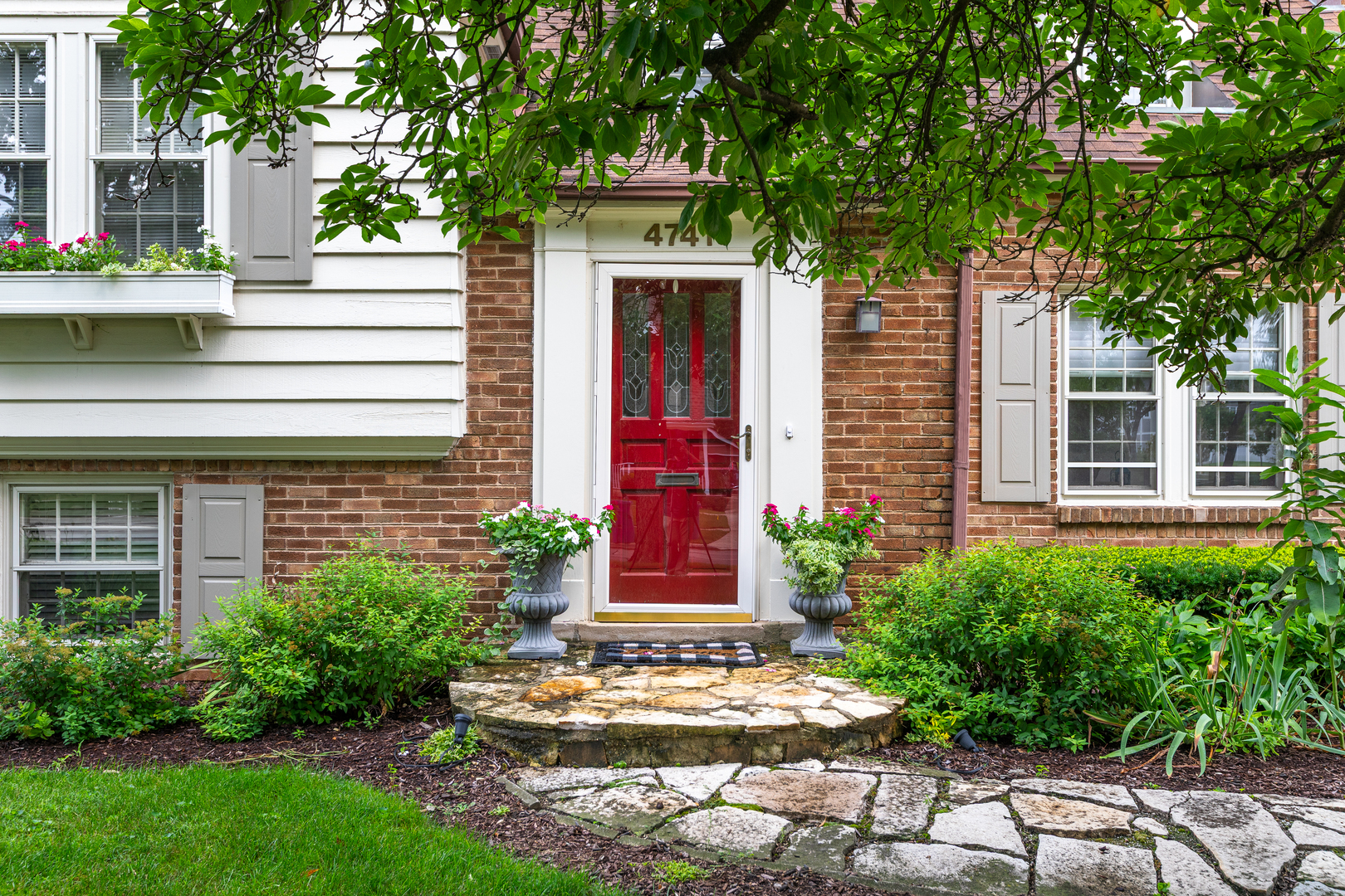 Downers Grove, Illinois, 60515, United States, 3 Bedrooms Bedrooms, ,3 BathroomsBathrooms,Residential,For Sale,1925036