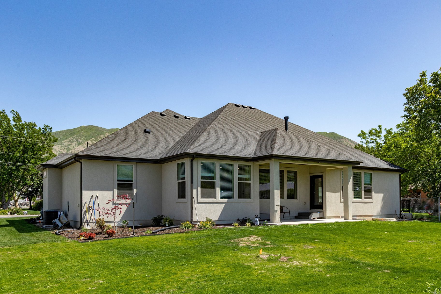  Single-Level Living with Stunning Mapleton Mountain Views - 物件實景