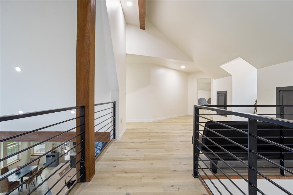 Sagle, Idaho, 83860, United States, 3 Bedrooms Bedrooms, ,4 BathroomsBathrooms,Residential,For Sale,1976949