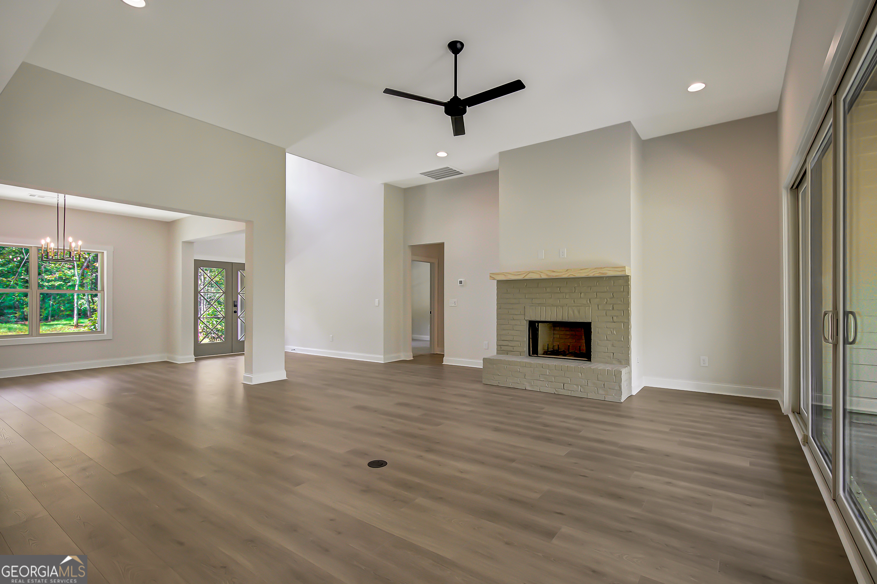 Senoia, Georgia, 30276, United States, 5 Bedrooms Bedrooms, ,4 BathroomsBathrooms,Residential,For Sale,1901806