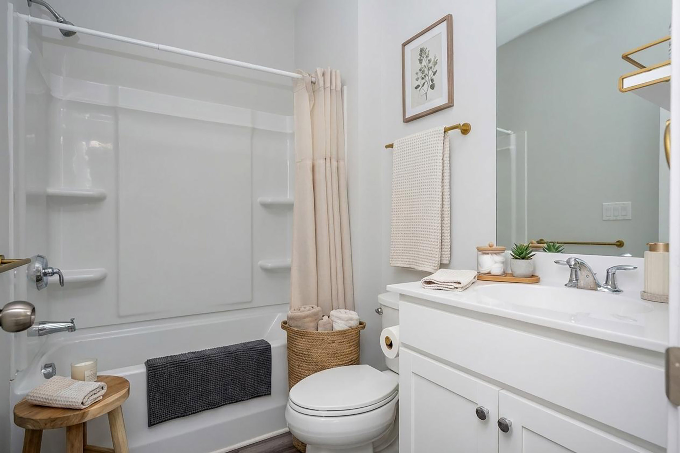  Light-filled End Unit Townhome Tucked in a Gated Westside Community - 物件實景