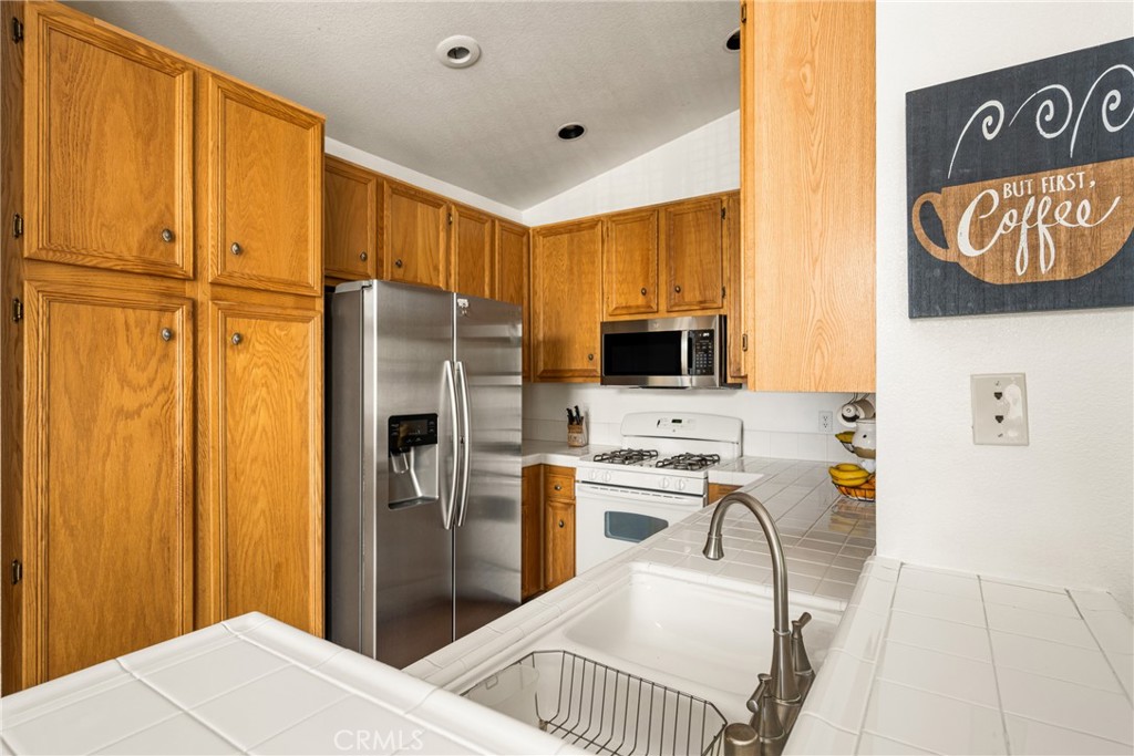 Lake Forest, California, 92610, United States, 2 Bedrooms Bedrooms, ,2 BathroomsBathrooms,Residential,For Sale,1846936