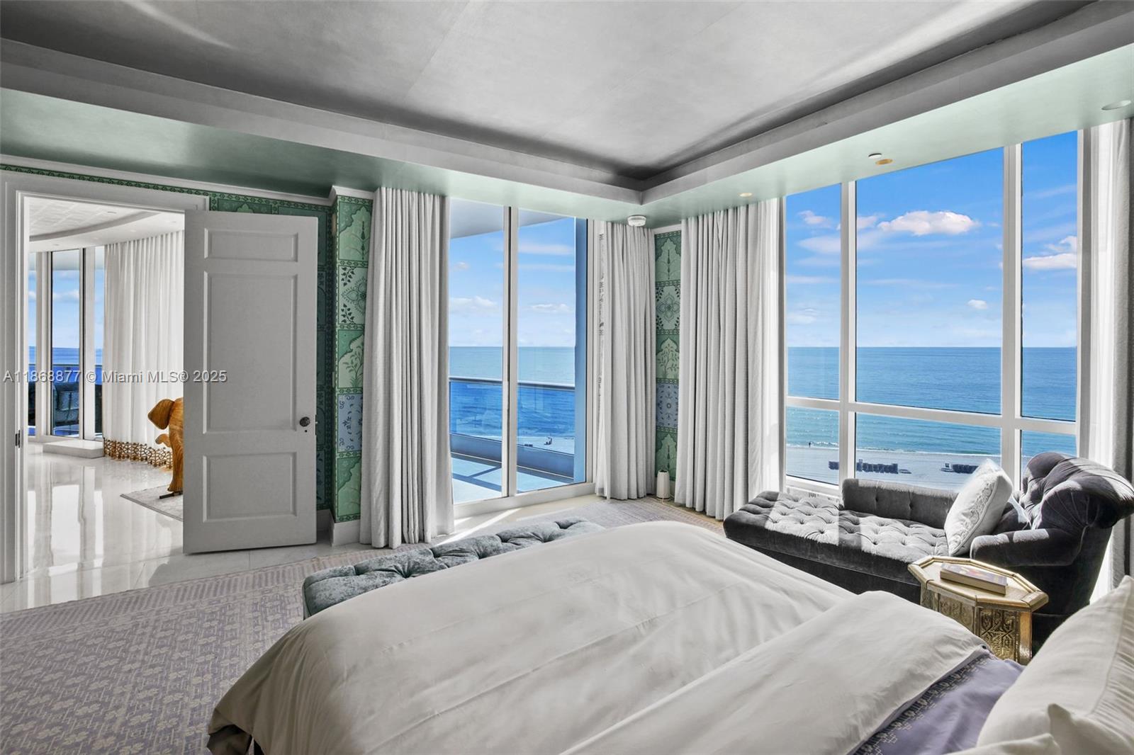 Miami Beach, Florida, 33140, United States, 3 Bedrooms Bedrooms, ,4 BathroomsBathrooms,Residential,For Sale,1934694