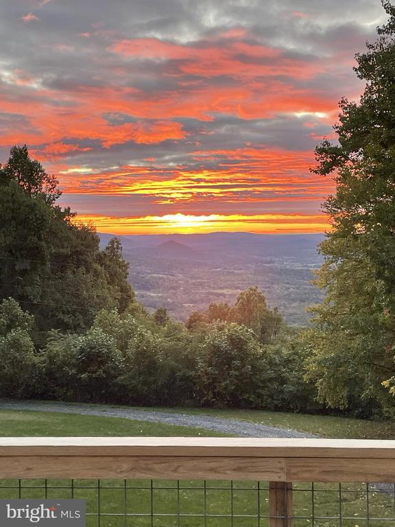 Chester Gap, Virginia, 22623, United States, 4 Bedrooms Bedrooms, ,4 BathroomsBathrooms,Residential,For Sale,1980820