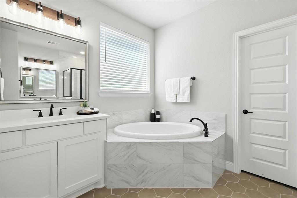 Mansfield, Texas, 76084, United States, 4 Bedrooms Bedrooms, ,4 BathroomsBathrooms,Residential,For Sale,1927817