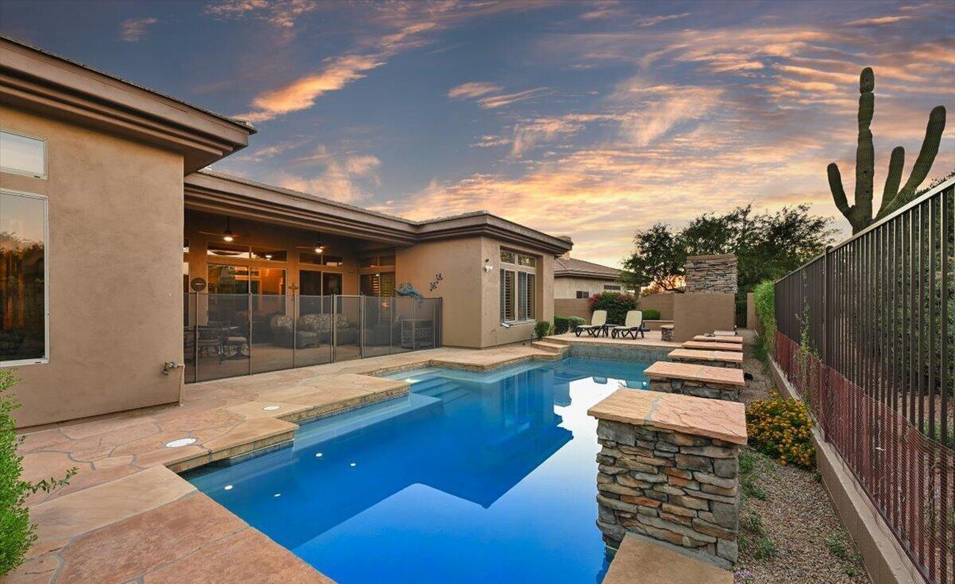  7696 E Moura Dr  Scottsdale, AZ - 物件實景